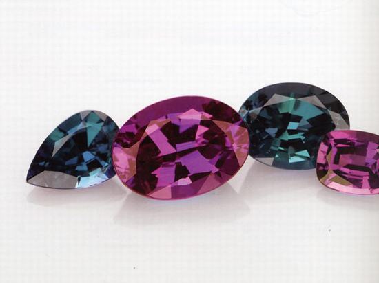 亚历山大变色石(Alexandrite) 企业家收藏网